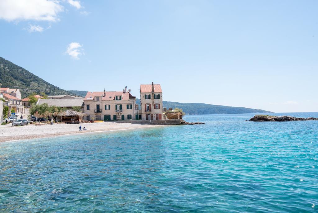 Apartments On The Beach Komiza Exterior photo