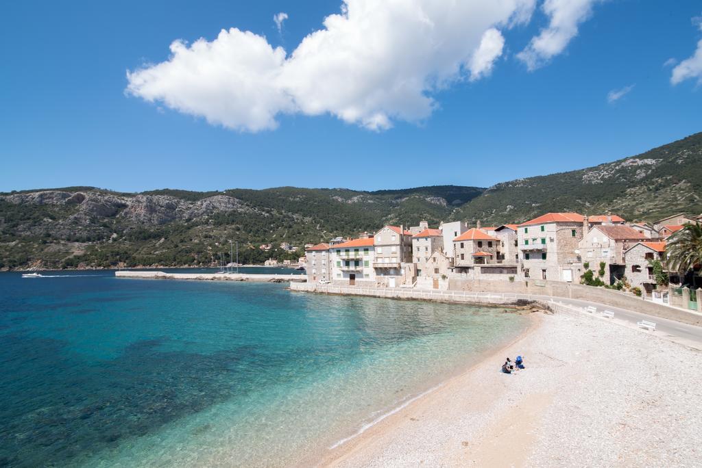 Apartments On The Beach Komiza Exterior photo